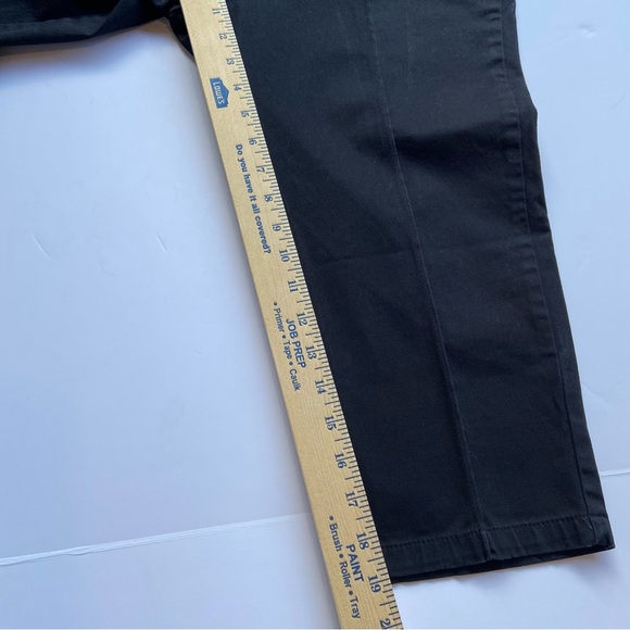 CATO Black Flat Front Pleated Dress Capris Size 8 - Picture 10 of 16